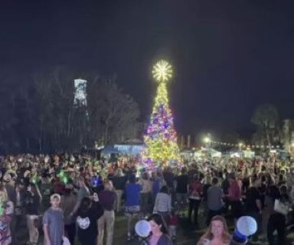 Holiday event crowd in Crystal River and Homosassa during December festivities.