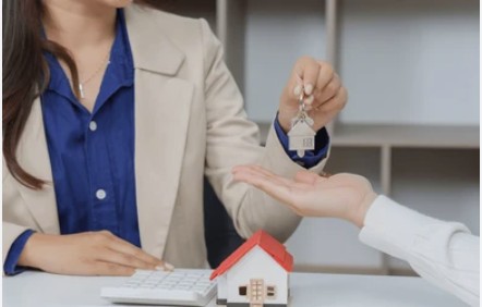 closing day Citrus County home buyer receiving keys