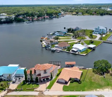 Waterfront homes in Citrus County Florida near flood zone areas