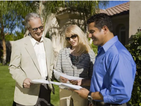 Real estate agent meeting with homeowners to discuss pricing, marketing, and preparing a home for sale.